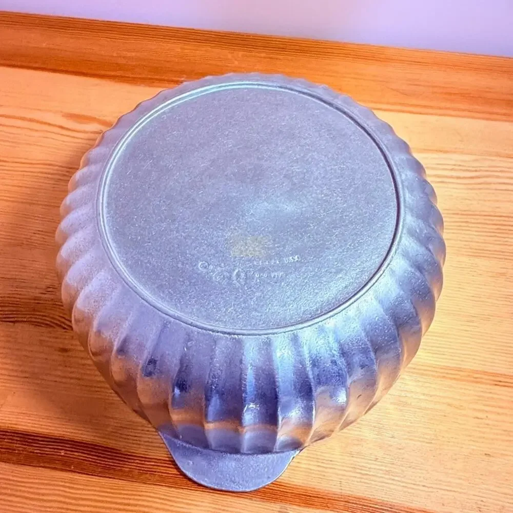 Vintage West Bend Aluminum Covered Casserole Dish No 30110 Made USA w/Lid